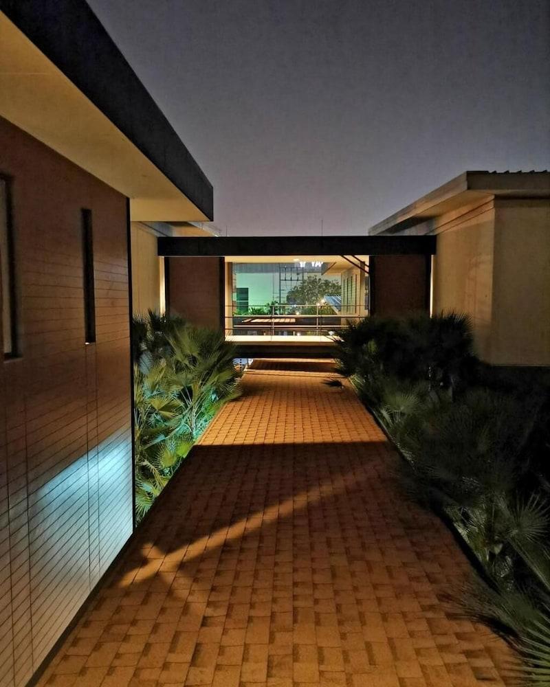Morino Hotel Si Racha Exterior photo